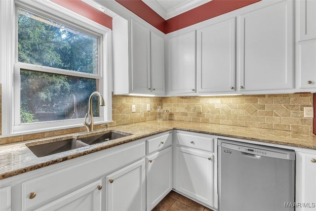 813 Lake Region Circle, Wetumpka, AL 36092