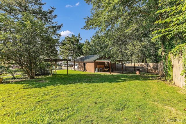 813 Lake Region Circle, Wetumpka, AL 36092