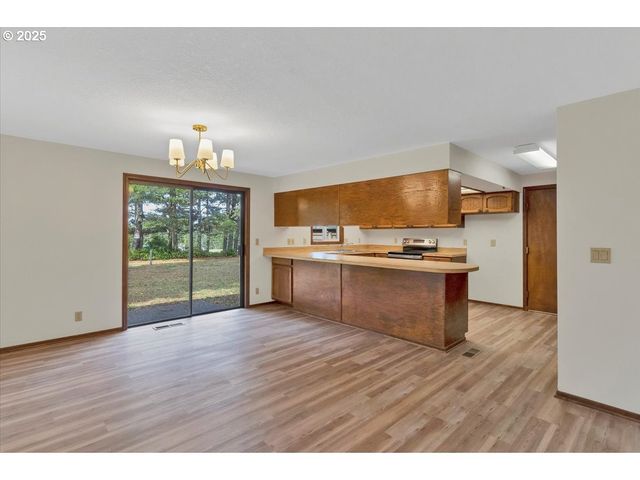 2520 S CRESTLINE Dr, Waldport, OR 97394