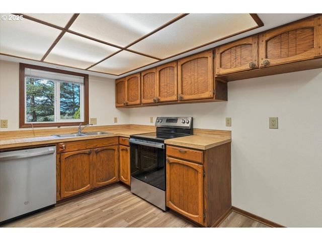 2520 S CRESTLINE Dr, Waldport, OR 97394