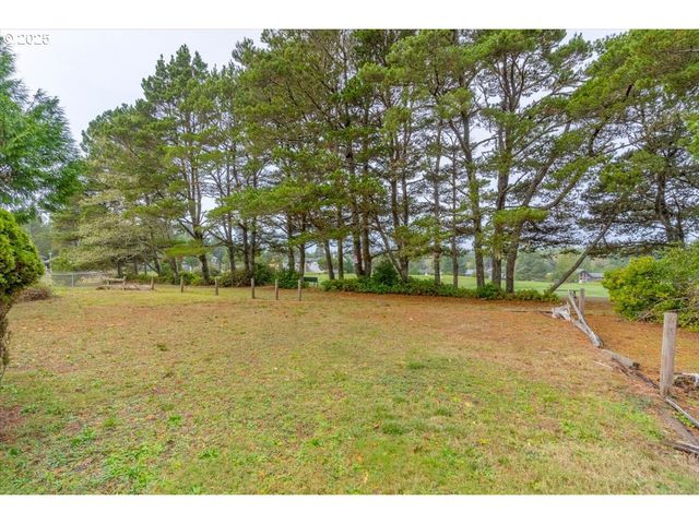 2520 S CRESTLINE Dr, Waldport, OR 97394