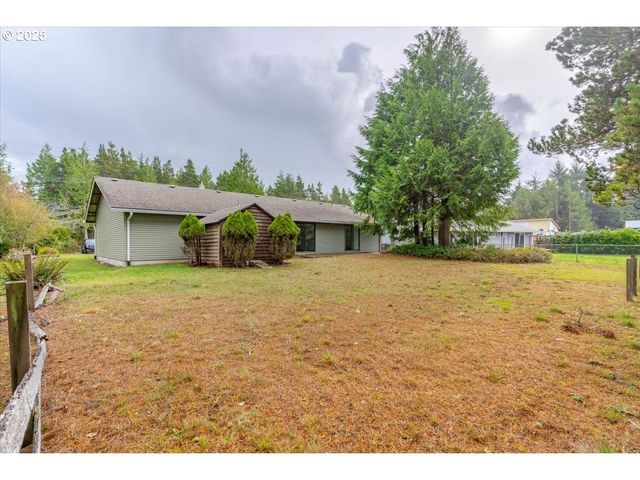 2520 S CRESTLINE Dr, Waldport, OR 97394