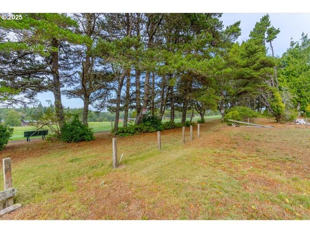 2520 S CRESTLINE Dr, Waldport, OR 97394