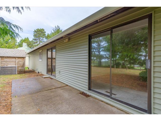 2520 S CRESTLINE Dr, Waldport, OR 97394