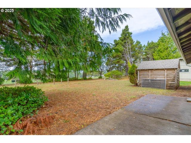2520 S CRESTLINE Dr, Waldport, OR 97394