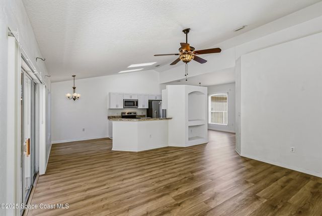 152 Greenbrier Avenue NW, Palm Bay, FL 32907