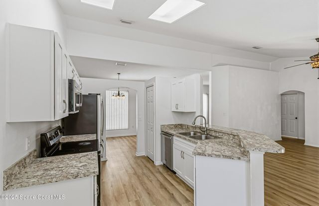 152 Greenbrier Avenue NW, Palm Bay, FL 32907