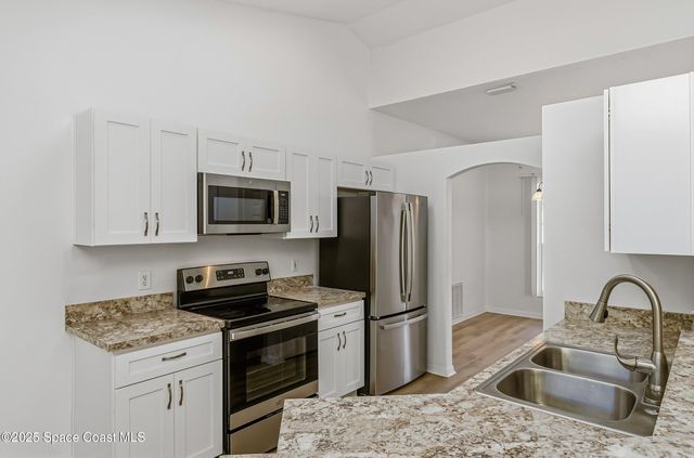 152 Greenbrier Avenue NW, Palm Bay, FL 32907