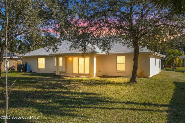 152 Greenbrier Avenue NW, Palm Bay, FL 32907