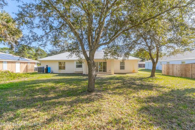 152 Greenbrier Avenue NW, Palm Bay, FL 32907