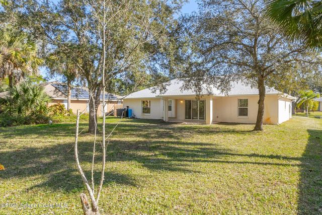 152 Greenbrier Avenue NW, Palm Bay, FL 32907