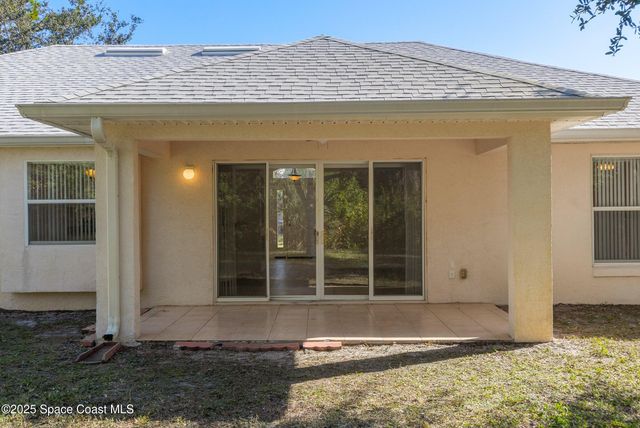 152 Greenbrier Avenue NW, Palm Bay, FL 32907