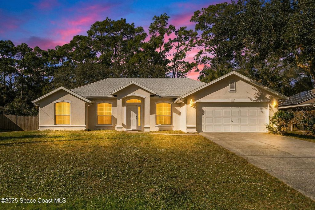 152 Greenbrier Avenue NW, Palm Bay, FL 32907