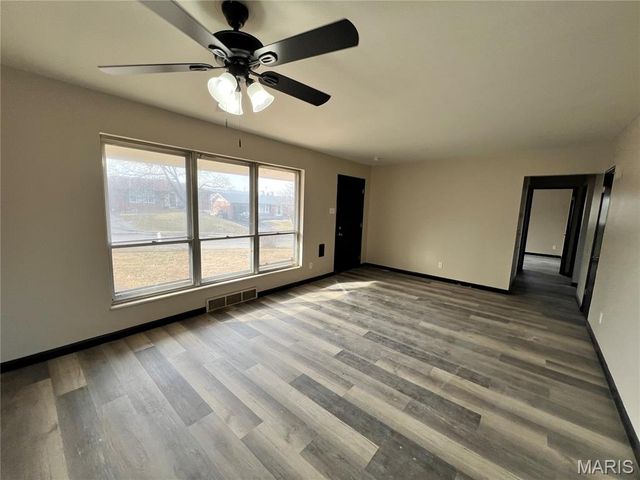 5150 Wallingford Drive, St Louis, MO 63121