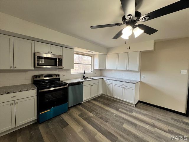 5150 Wallingford Drive, St Louis, MO 63121