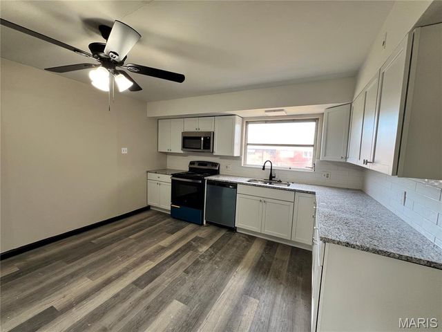 5150 Wallingford Drive, St Louis, MO 63121