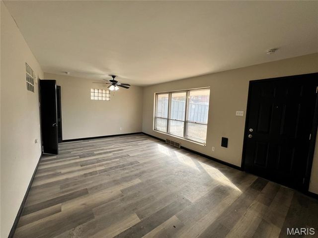 5150 Wallingford Drive, St Louis, MO 63121