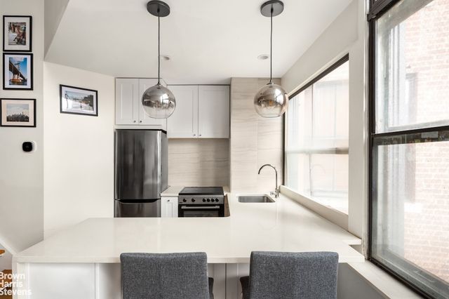 111 4th Ave Apt 3A, New York City, NY 10003