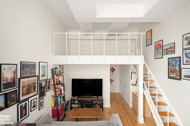 111 4th Ave Apt 3A, New York City, NY 10003