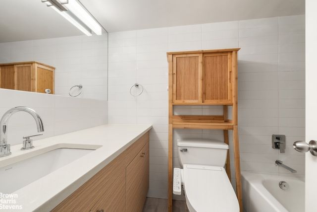 111 4th Ave Apt 3A, New York City, NY 10003