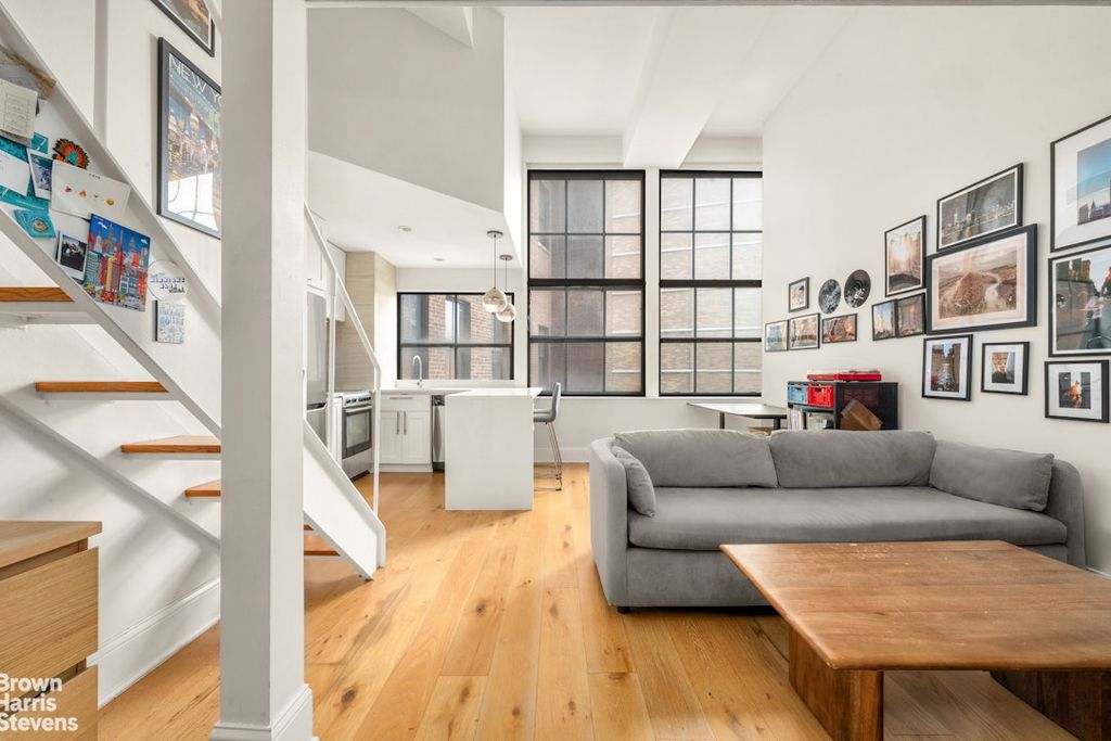 111 4th Ave Apt 3A, New York City, NY 10003