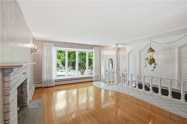 14 Cardinal Road, Cranston, RI 02921