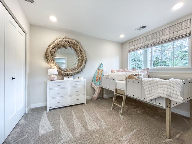 245 Regency Court E, Wauconda, IL 60084