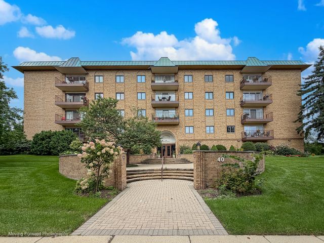 40 S Main Street 2C, Glen Ellyn, IL 60137