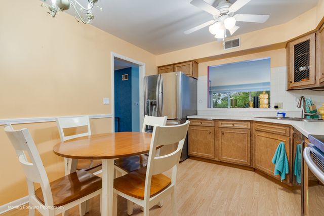 40 S Main Street 2C, Glen Ellyn, IL 60137
