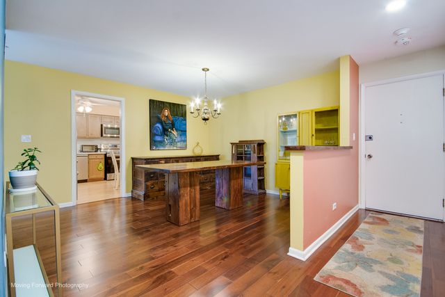 40 S Main Street 2C, Glen Ellyn, IL 60137