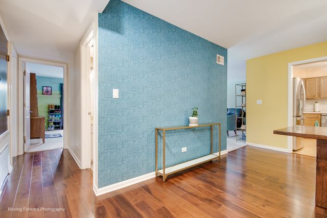 40 S Main Street 2C, Glen Ellyn, IL 60137