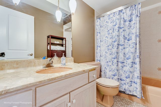 40 S Main Street 2C, Glen Ellyn, IL 60137