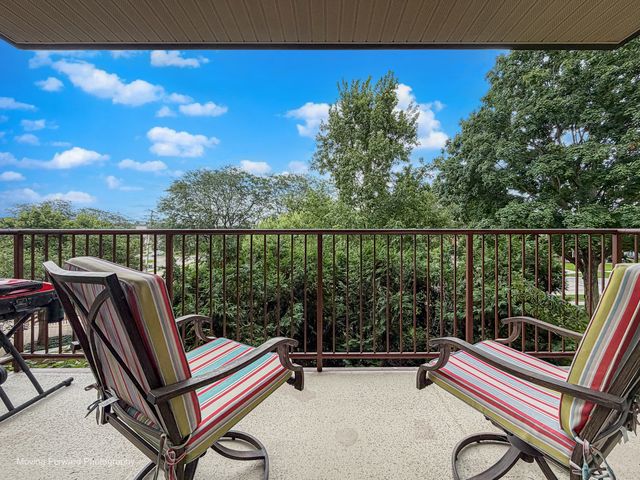 40 S Main Street 2C, Glen Ellyn, IL 60137