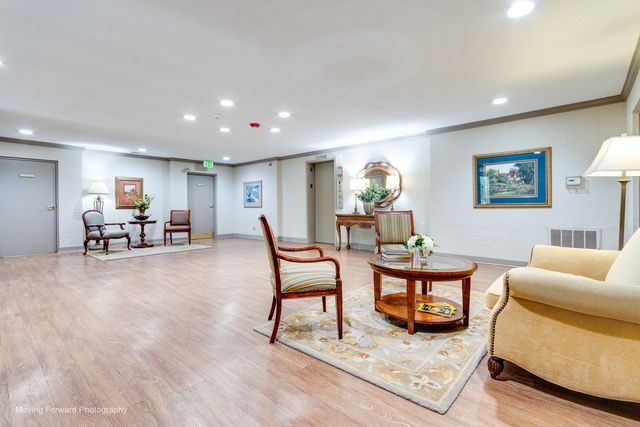 40 S Main Street 2C, Glen Ellyn, IL 60137