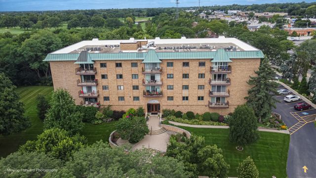 40 S Main Street 2C, Glen Ellyn, IL 60137
