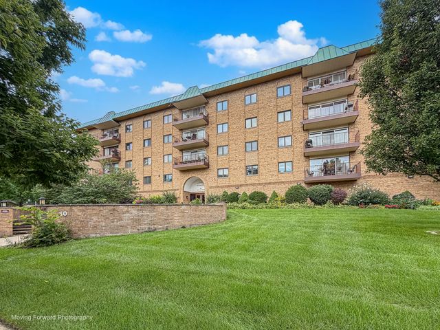 40 S Main Street 2C, Glen Ellyn, IL 60137