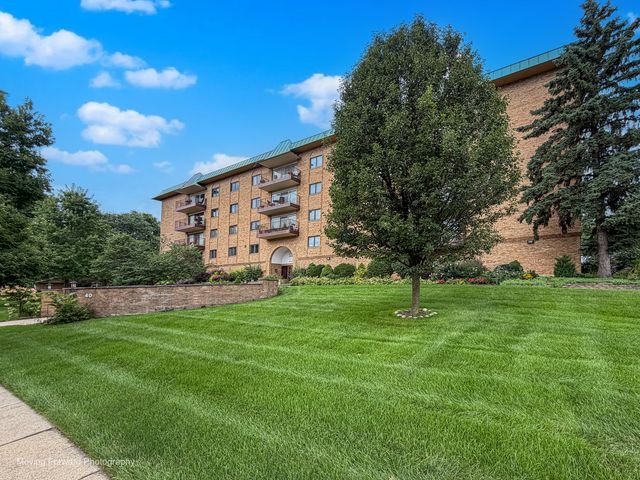 40 S Main Street 2C, Glen Ellyn, IL 60137