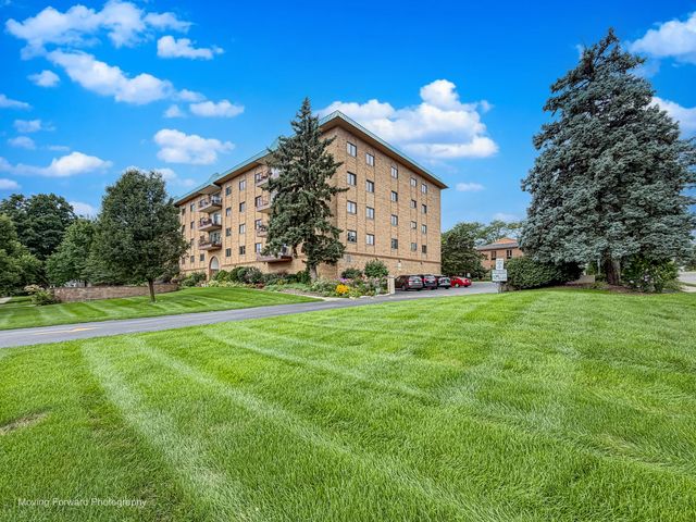 40 S Main Street 2C, Glen Ellyn, IL 60137