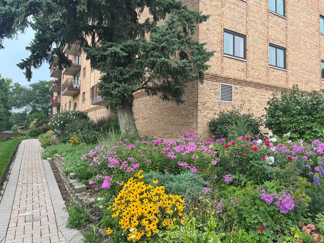 40 S Main Street 2C, Glen Ellyn, IL 60137