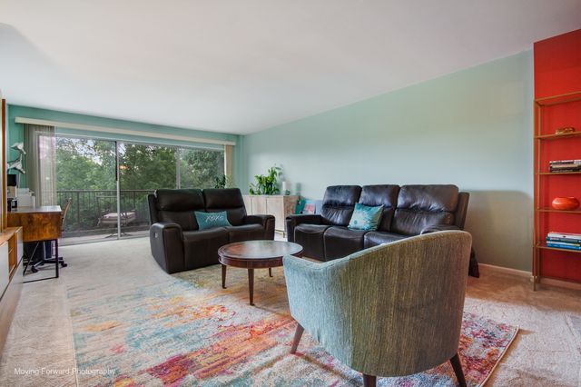 40 S Main Street 2C, Glen Ellyn, IL 60137