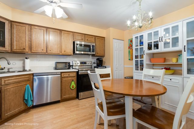 40 S Main Street 2C, Glen Ellyn, IL 60137