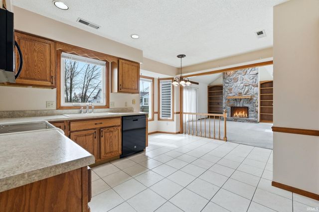 3936 Sugarhill Run, New Haven, IN 46774