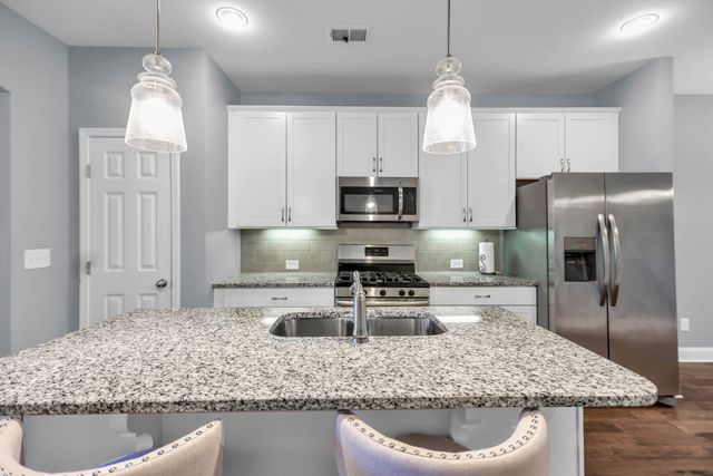 1715 Old Drakes Creek Rd, Hendersonville, TN 37075