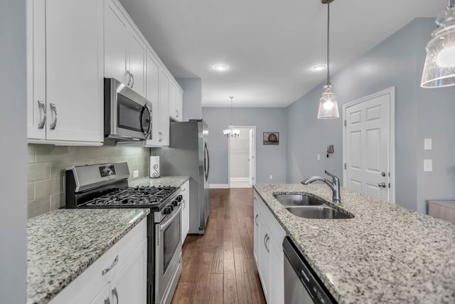 1715 Old Drakes Creek Rd, Hendersonville, TN 37075