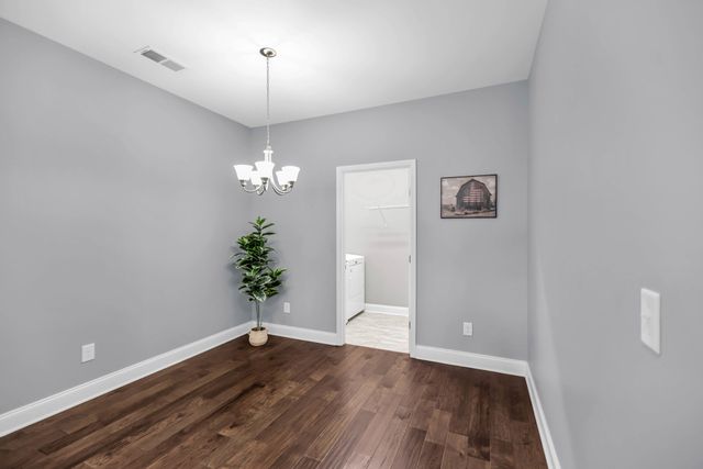 1715 Old Drakes Creek Rd, Hendersonville, TN 37075