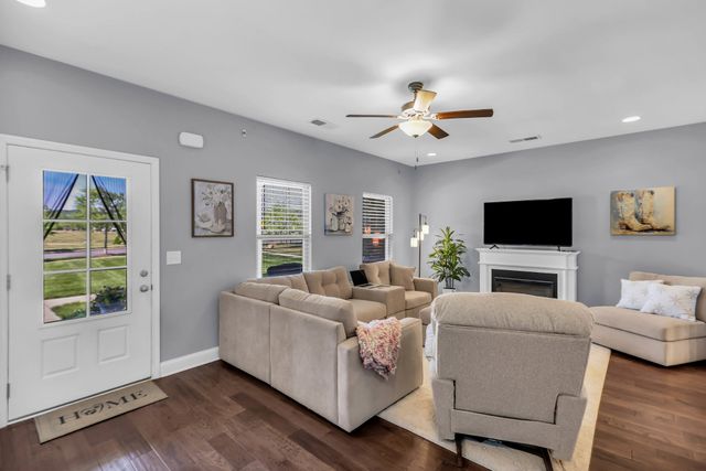 1715 Old Drakes Creek Rd, Hendersonville, TN 37075