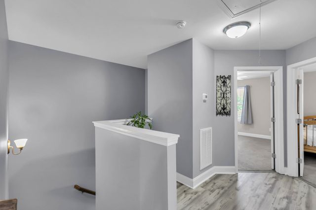 1715 Old Drakes Creek Rd, Hendersonville, TN 37075