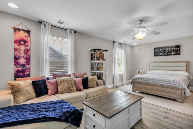 1715 Old Drakes Creek Rd, Hendersonville, TN 37075