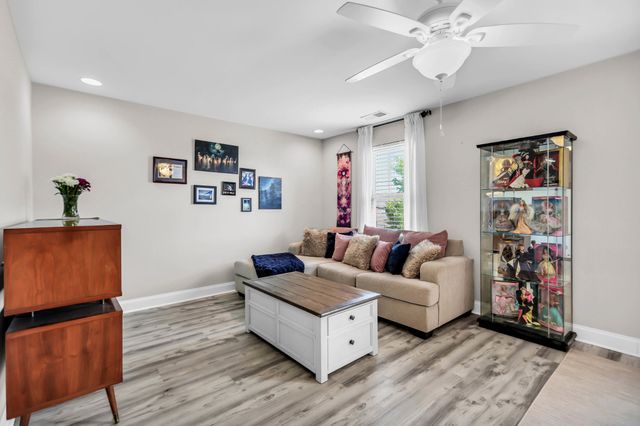 1715 Old Drakes Creek Rd, Hendersonville, TN 37075