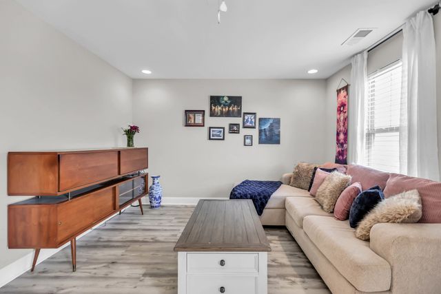 1715 Old Drakes Creek Rd, Hendersonville, TN 37075
